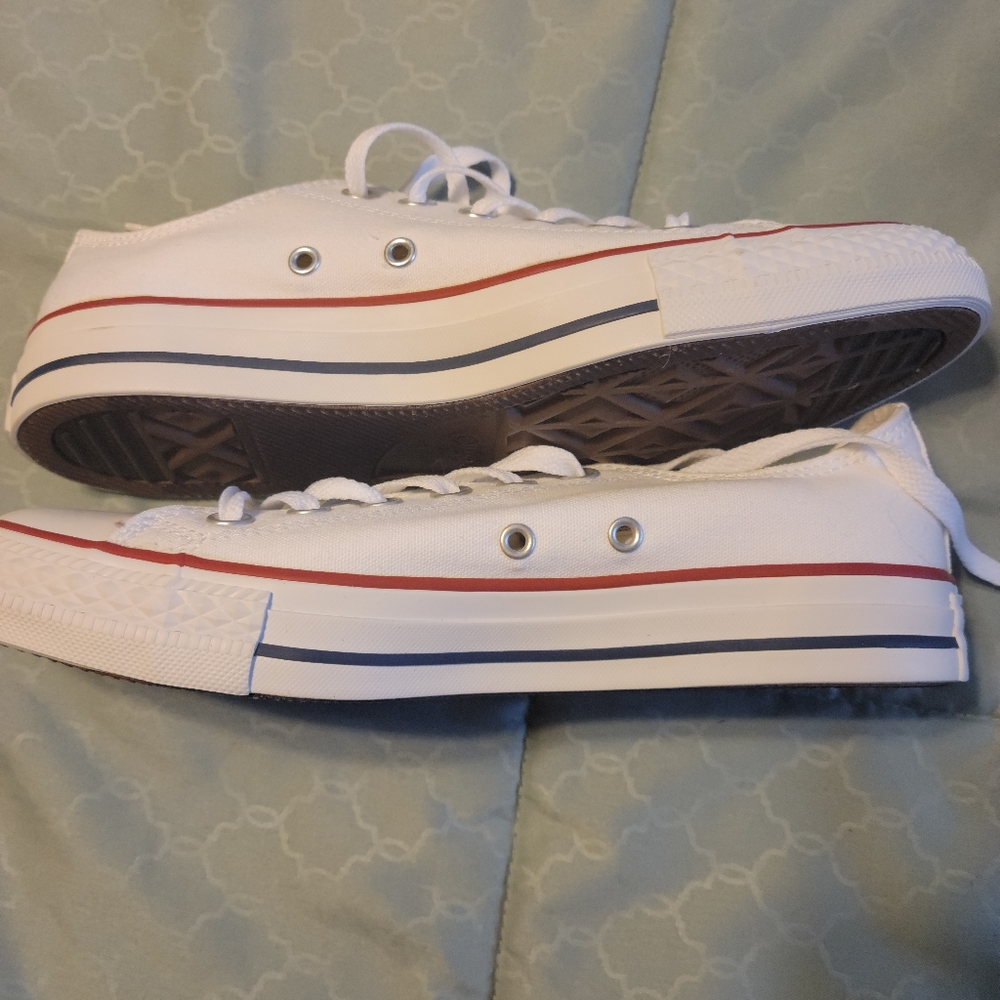 Converse Chuck Taylor Classic Low Top